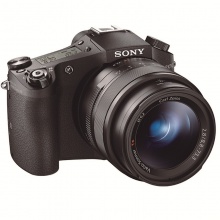 索尼（SONY）DSC-RX10 黑卡数码相机 等效24-200mm F2.8 蔡司镜头（WIFI/NFC）