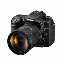 尼康（Nikon） D7500 18-200f/3.5-5.6G 单反相机套机 含尼康电池 EN-EL15、 IF19C碳纤维三脚架